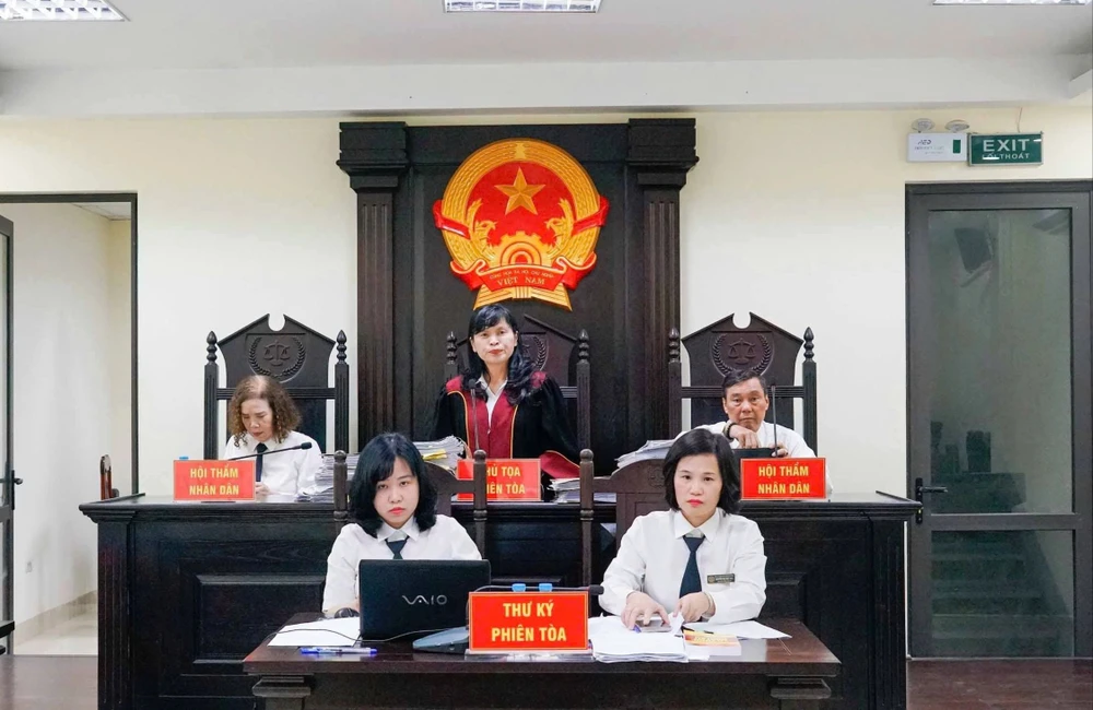 dạy thêm cựu hiệu trưởng hđxx.jpg