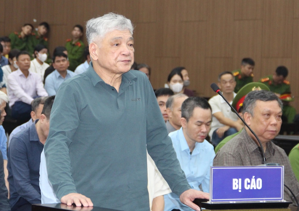 Cựu quan chức Bộ NN-PTNT khai gì về 'túi quà' 10 tỉ đồng đặt trước cửa nhà?- Ảnh 1.