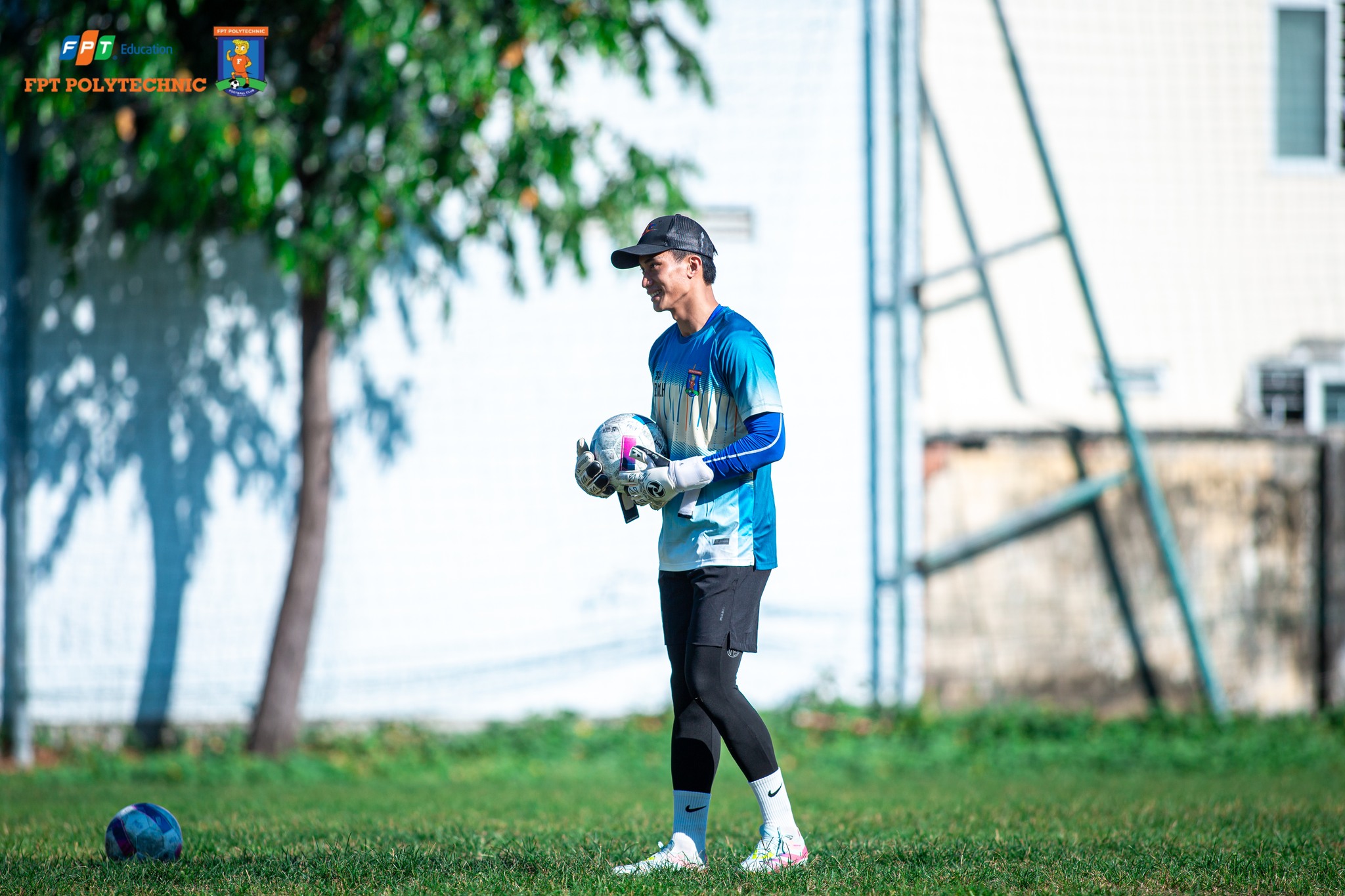 Cựu thủ môn từng dự U.20 World Cup lần đầu làm thầy ở giải sinh viên- Ảnh 1.