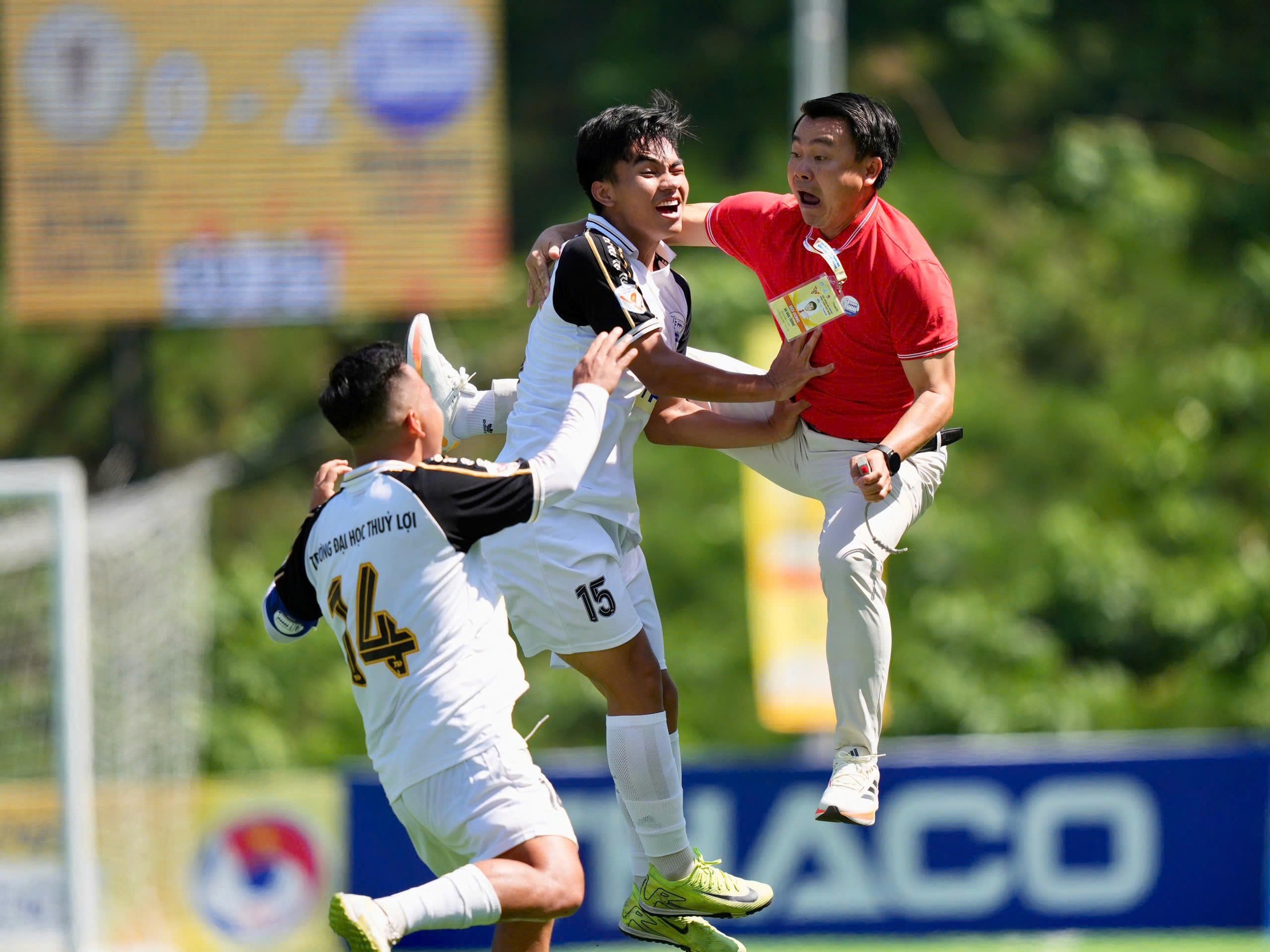 ĐKVĐ lẫn á quân dừng chân ở tứ kết- Ảnh 1.