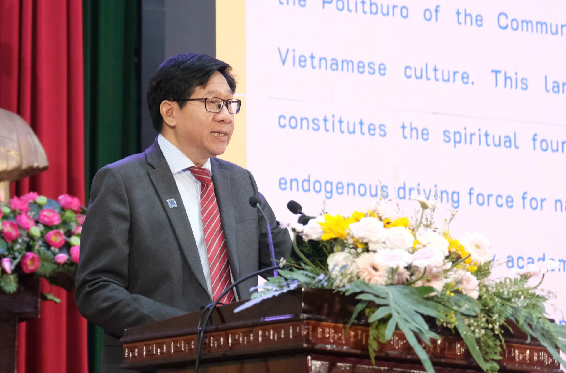 Đại học Cần Thơ có vai trò kết nối quan trọng trong phát triển văn hóa xã hội - Ảnh 1.