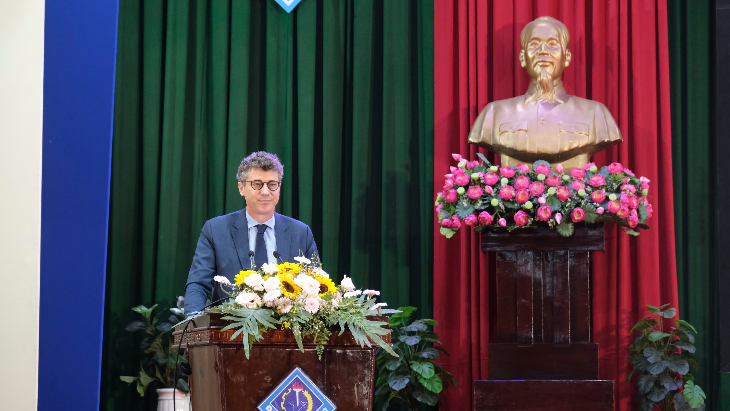 Đại học Cần Thơ có vai trò kết nối quan trọng trong phát triển văn hóa xã hội - Ảnh 2.