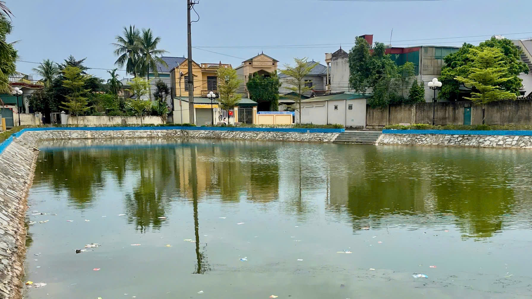 Khoảnh khắc định mệnh: Đại úy công an lao xuống ao cứu 2 cháu nhỏ, không ngờ sau đó lại trở thành cha đỡ đầu- Ảnh 1.