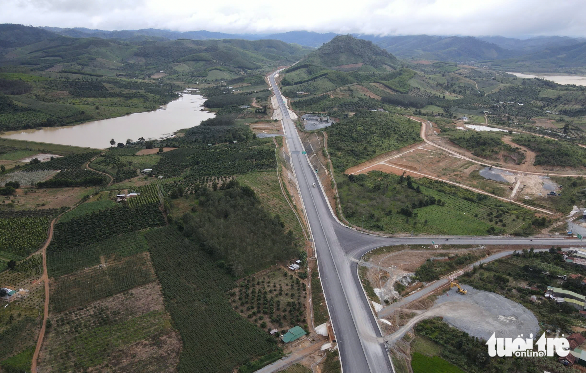 Đắk Lắk yêu cầu siết quản lý giá xăng dầu, vật liệu xây dựng, đẩy tiến độ các dự án trọng điểm 1 Đắk Lắk yêu cầu siết quản lý giá xăng dầu, vật liệu xây dựng, đẩy tiến độ các dự án trọng điểm - Ảnh 1.