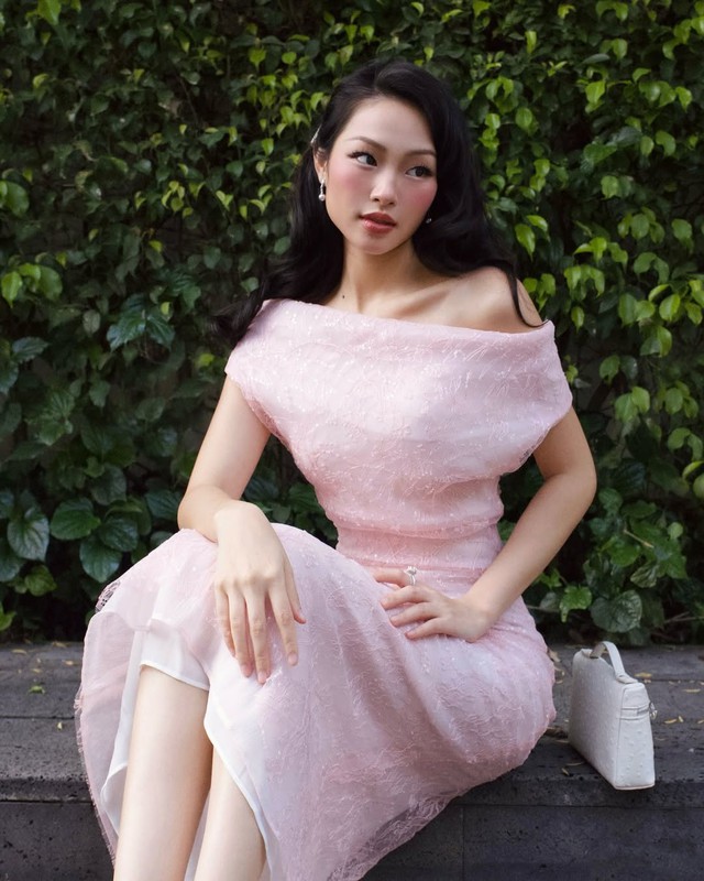 Đầm dự tiệc hè, khi gam màu lãng mạn, nhẹ nhàng khiến nàng nổi bật- Ảnh 1. Đầm dự tiệc hè, khi gam màu lãng mạn, nhẹ nhàng khiến nàng nổi bật- Ảnh 1.