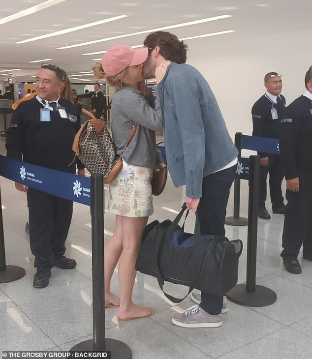 Dàn người yêu thuộc giới siêu giàu của Emma Watson- Ảnh 1.