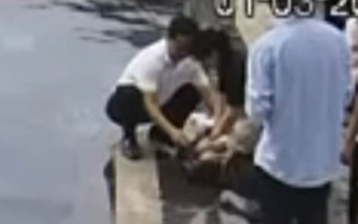 Dang di nghi duong nu bac si kip thoi ep