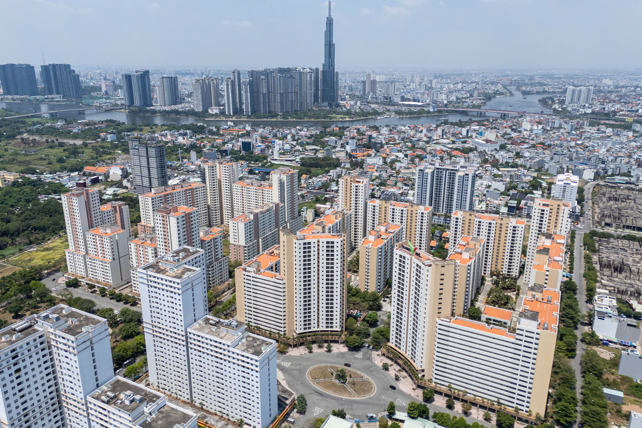 'Đánh thức' hàng chục ngàn căn hộ tái định cư bỏ hoang- Ảnh 1.