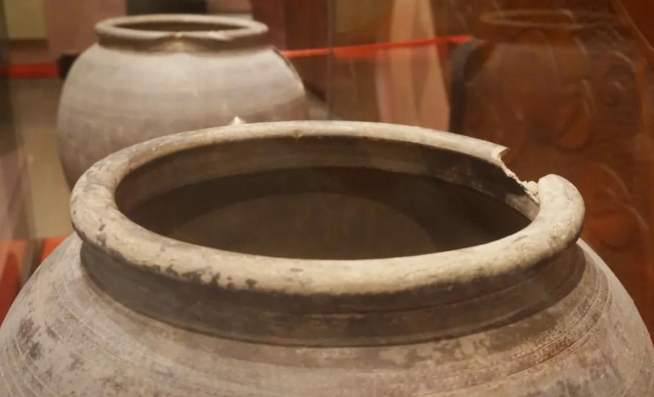 Đào sâu phát hiện hơn 13,4 kg vàng và 166,5 kg bạc, công trường xây dựng lập tức bị phong tỏa- Ảnh 1.