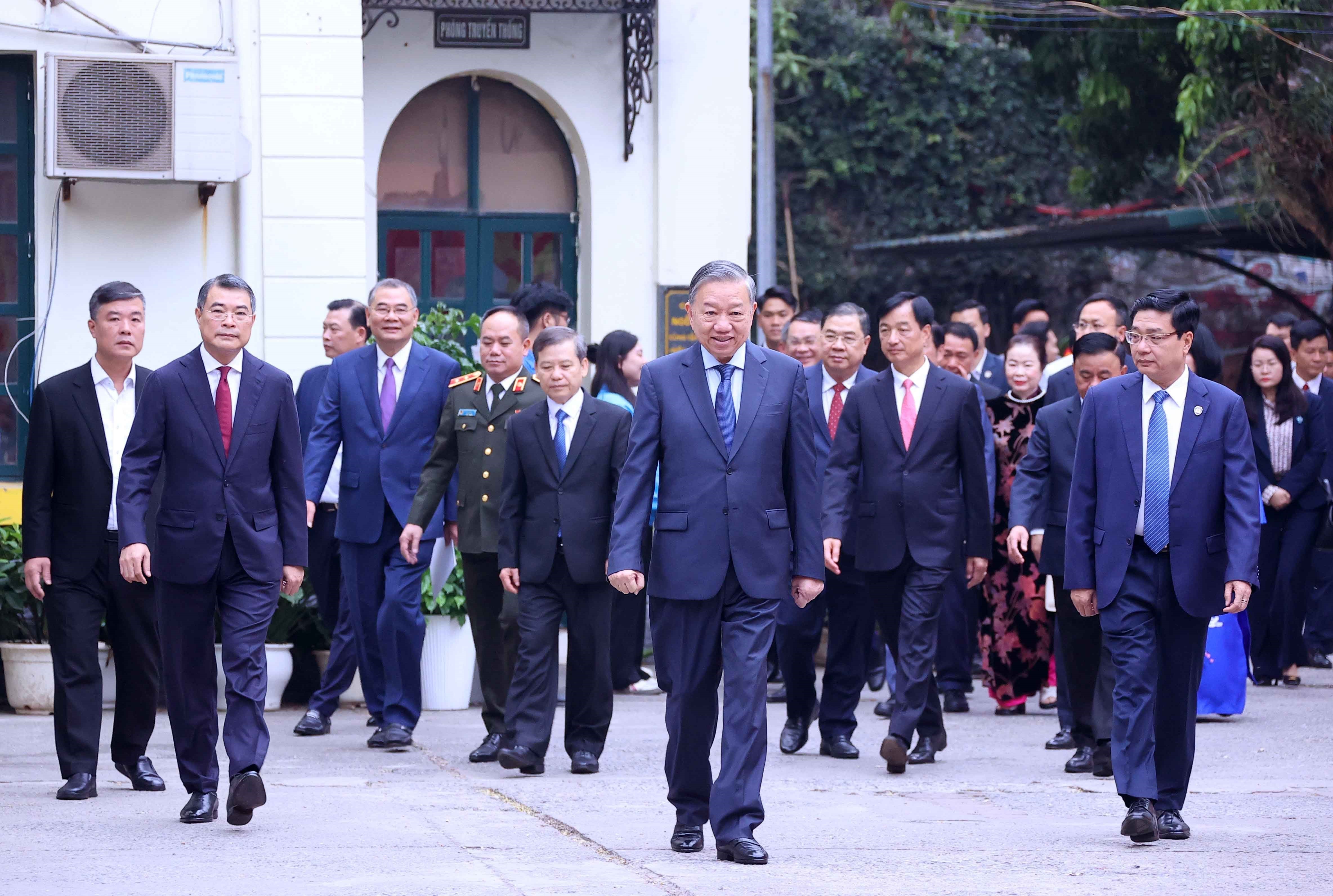 Đất nước rộn ràng trong ngày hội lớn - Ảnh 1.