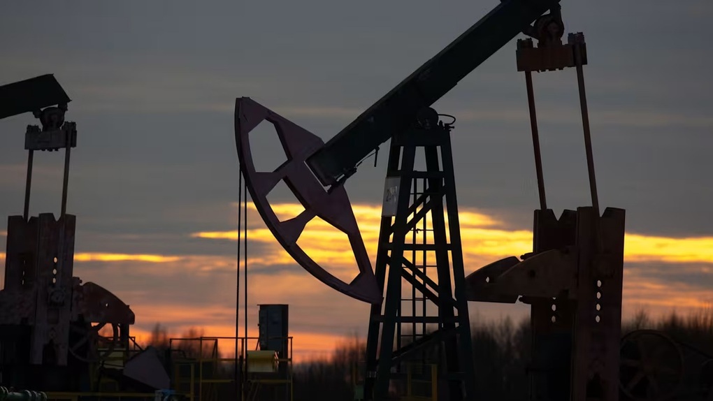 Dầu Nga giá tăng vọt, Moscow có thêm 150 triệu USD mỗi ngày - 1