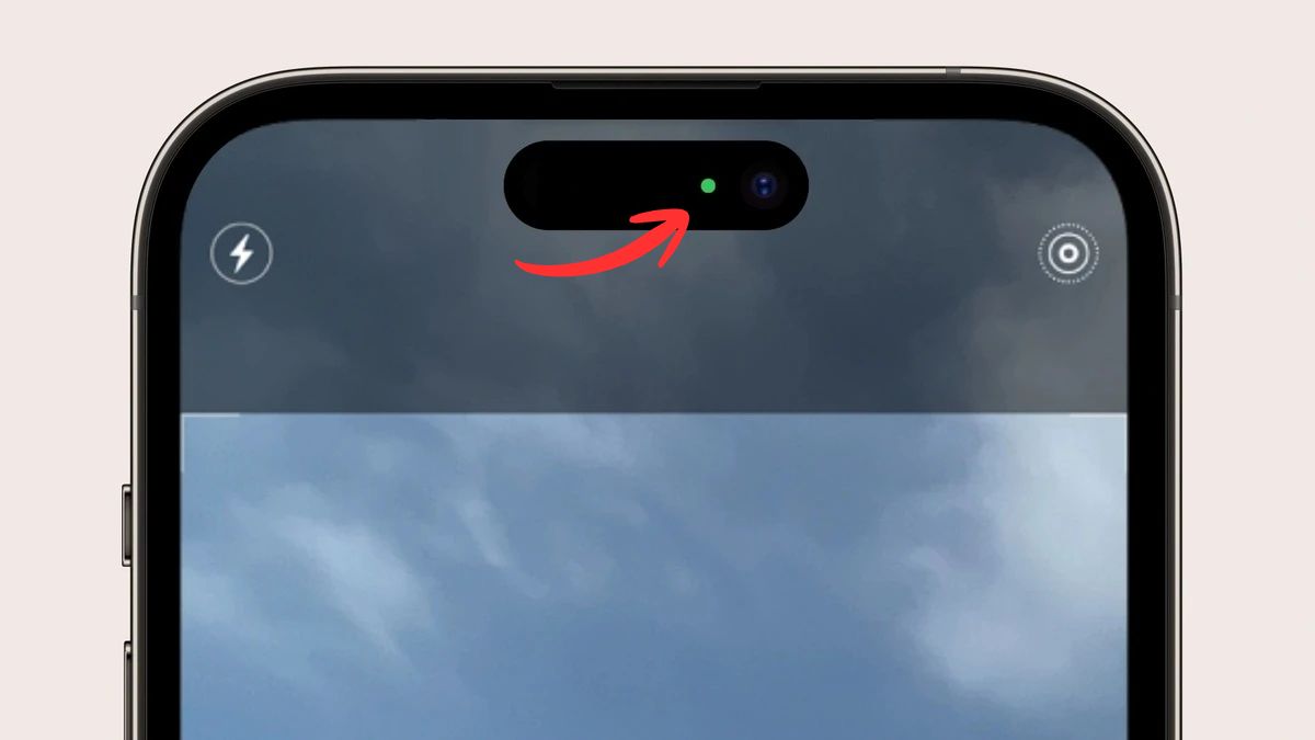 Dấu chấm xanh trên iPhone bị vô hiệu hóa, hàng triệu người đối mặt nguy cơ bị quay lén- Ảnh 1.