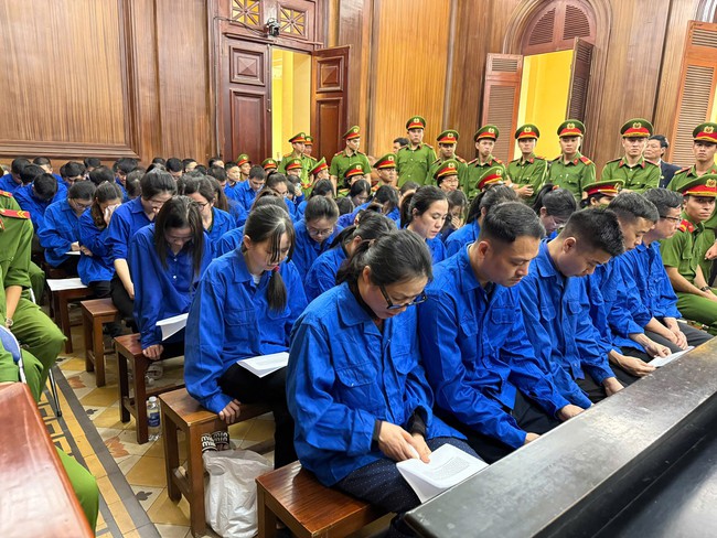 Dau doc thi truong bang 220000 phieu kiem nghiem gia