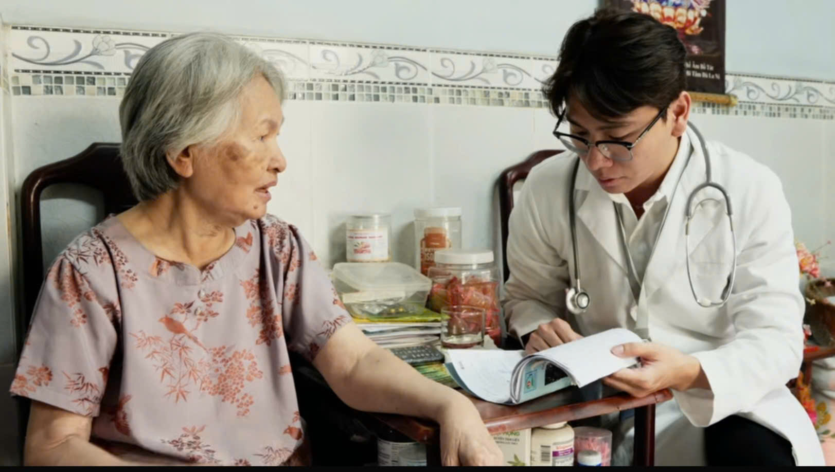 Đẩy mạnh mô hình chăm sóc sức khỏe tại nhà 1 Đẩy mạnh mô hình chăm sóc sức khỏe tại nhà - Ảnh 1.