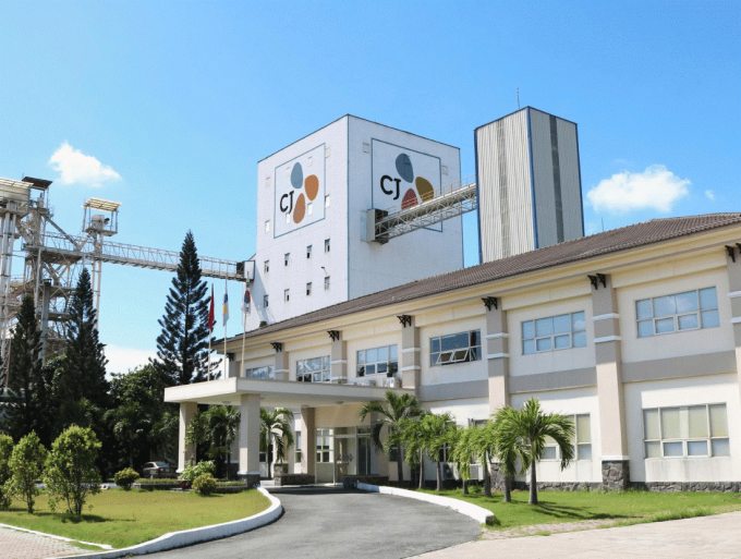 Sự hợp lực giữa De Heus và CJ Feed & Care góp phần nâng cao chất lượng dịch vụ và hiệu quả phục vụ người chăn nuôi Việt Nam. Trong ảnh là Nhà máy CJ Long An. Ảnh: De Heus Việt Nam