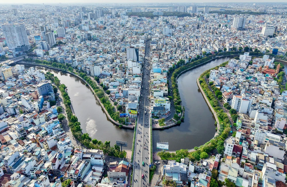 Kênh Nhiêu Lộc - Thị Nghè có nhiều tiềm năng phát triển du lịch đường thủy. Ảnh: THUẬN VĂN. P6_anh-phu-kenh-nhieu-loc-thi-nghe.jpg