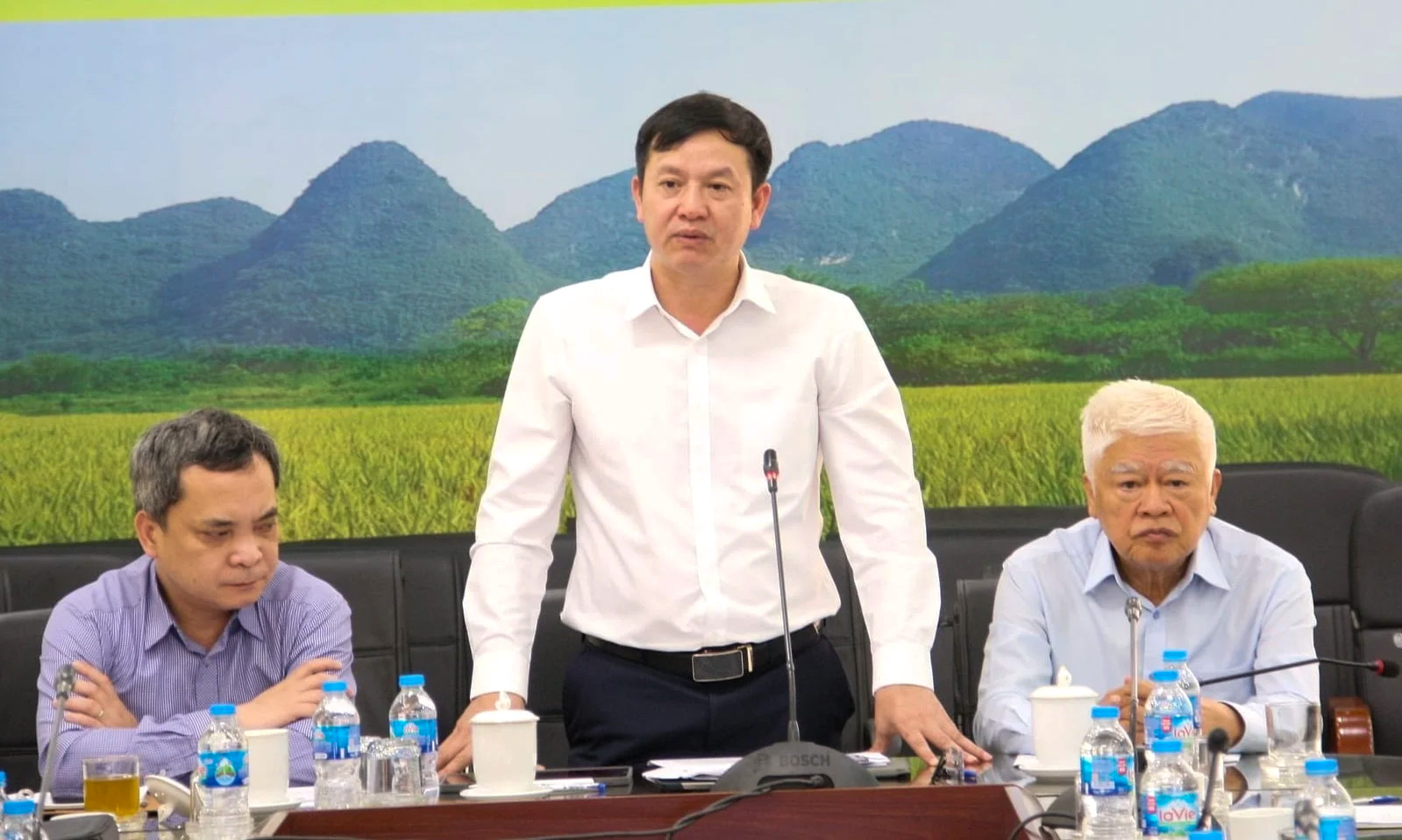 Đề nghị doanh nghiệp ưu tiên phân bón cho thị trường trong nước 1 Đề nghị doanh nghiệp ưu tiên phân bón cho thị trường trong nước - Ảnh 1.