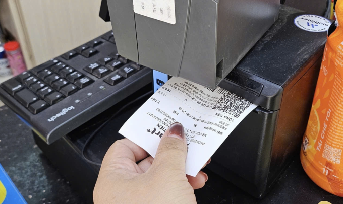 Hóa đơn được xuất tại một điểm bán lẻ. Ảnh: Phương Dung