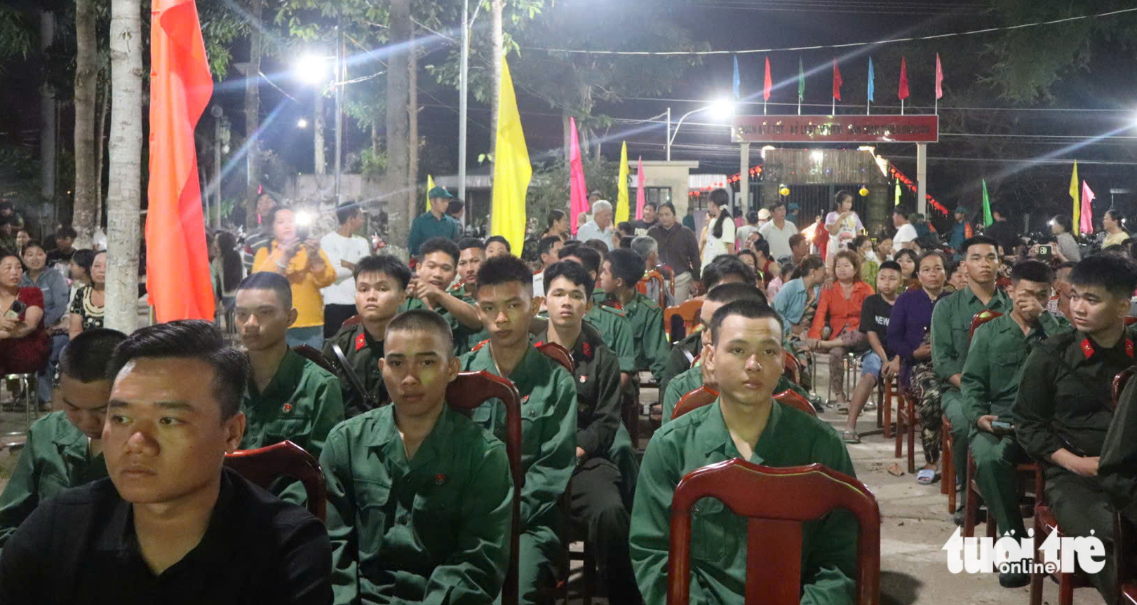 Đêm tiễn thanh niên vùng biên giới An Giang lên đường nhập ngũ - Ảnh 1.