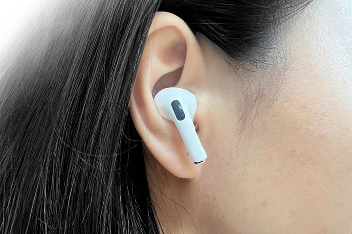 Đeo tai nghe 1-3 giờ mỗi ngày, người trẻ đối mặt nguy cơ điếc sớm 1 Đeo tai nghe 1 - 3 giờ mỗi ngày, người trẻ đối mặt nguy cơ điếc sớm (Ảnh minh họa).