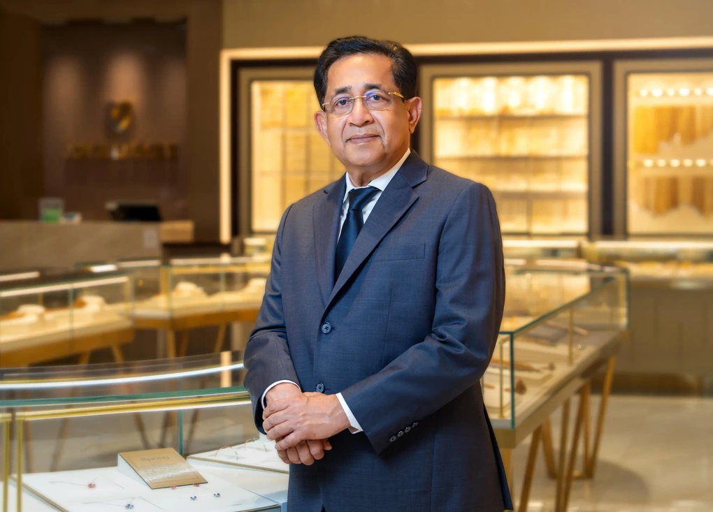 Điểm chung bất ngờ giữa tỷ phú Ấn Độ ôm 16 tấn vàng và cá mập tài chính  - 1