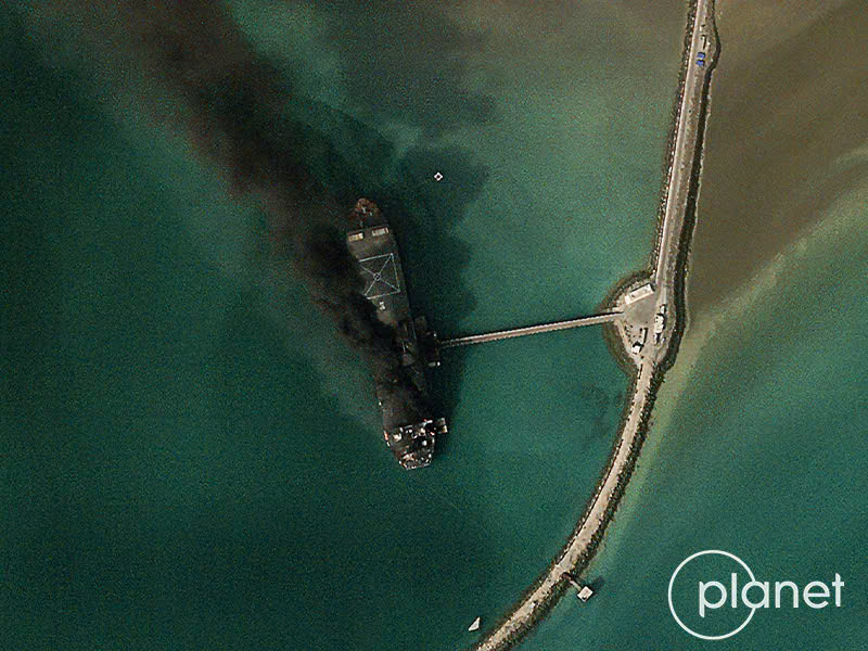 Ảnh vệ tinh hé lộ cảnh hoang tàn của Hải quân Iran sau đòn không kích từ Mỹ và Israel - Ảnh 3.