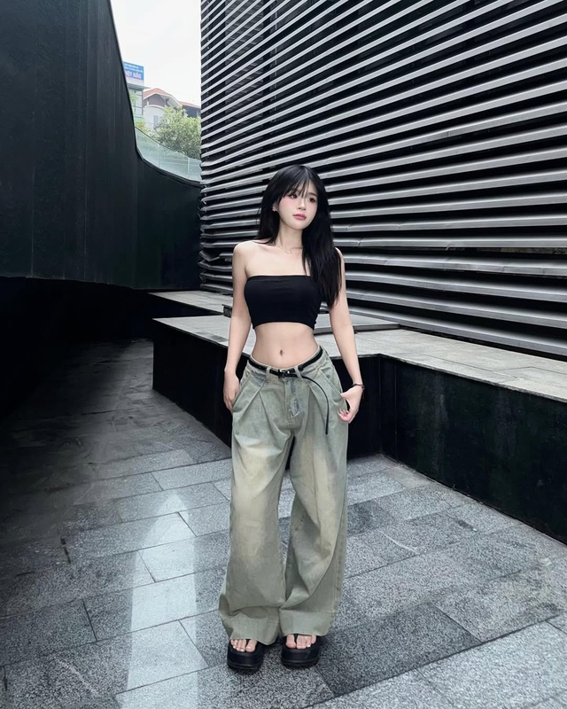 Diện áo quây quyến rũ mà vẫn tinh tế- Ảnh 1. Diện áo quây quyến rũ mà vẫn tinh tế- Ảnh 1.