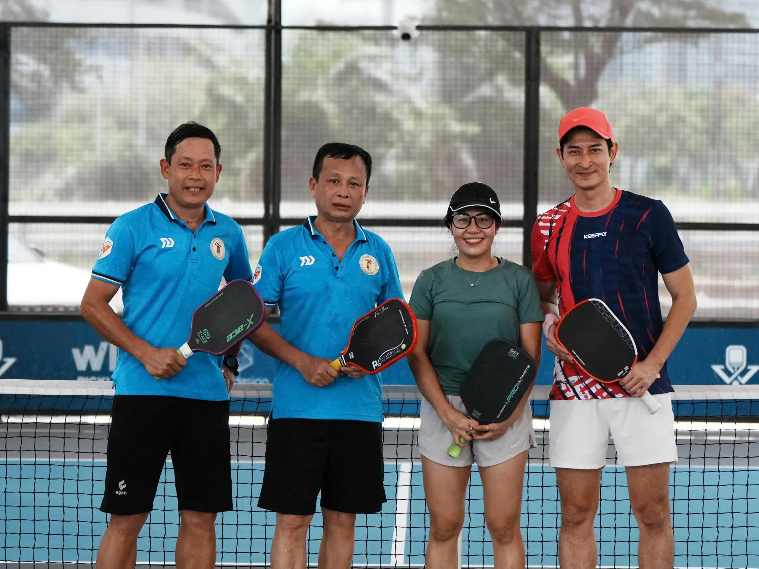 Diễn viên Huy Khánh hứa hẹn tỏa sáng tại giải pickleball đồng hành cùng VCK TNSV 2026- Ảnh 1.