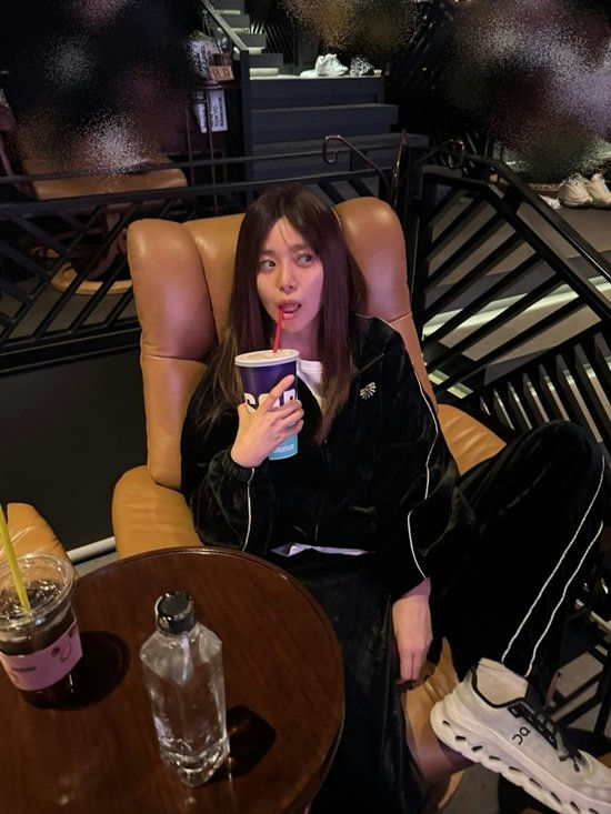 Diễn viên bị chỉ trích vì hành động vô ý thức trong rạp phim- Ảnh 1.