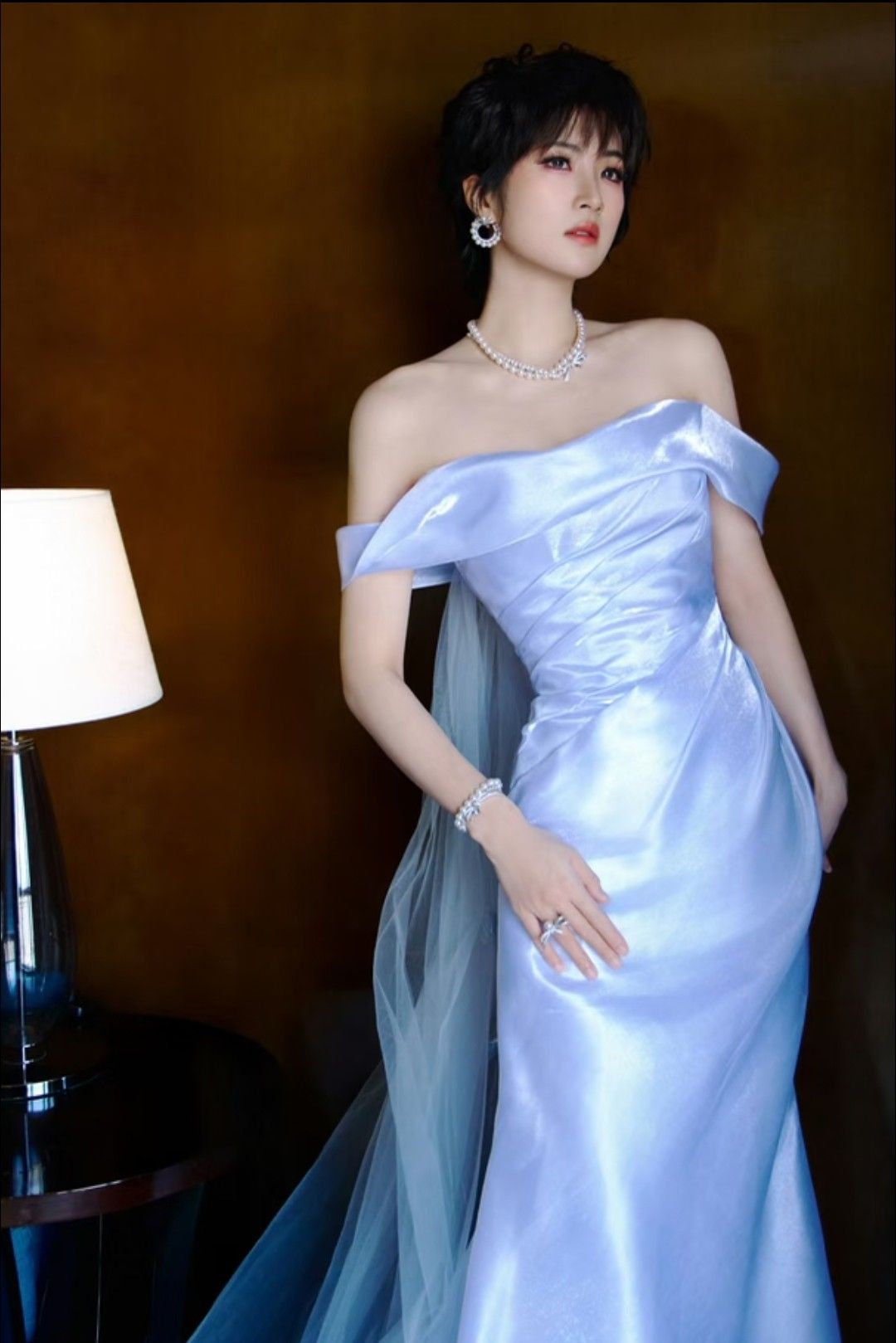 Đại tiểu thư giàu nhất showbiz, không ai dám coi thường: Cử nhân Harvard, ở biệt thự 2.000 tỷ, mặc bảo vật tiến vua lên thảm đỏ- Ảnh 3.