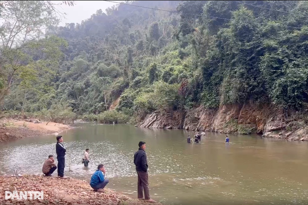 Đoạn suối tự nhiên chỉ được bắt cá khi cộng đồng thống nhất - 1