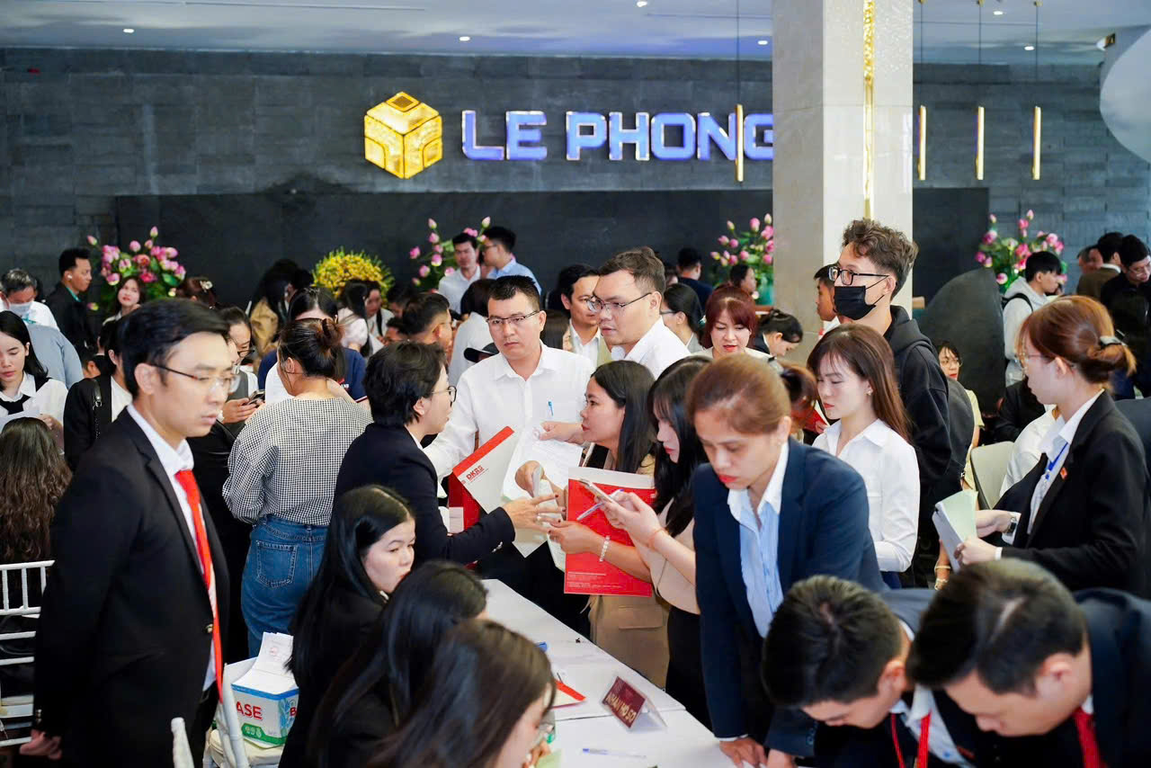 Doanh nghiệp bất động sản đối phó với cơn 'bão' lãi suất- Ảnh 1.