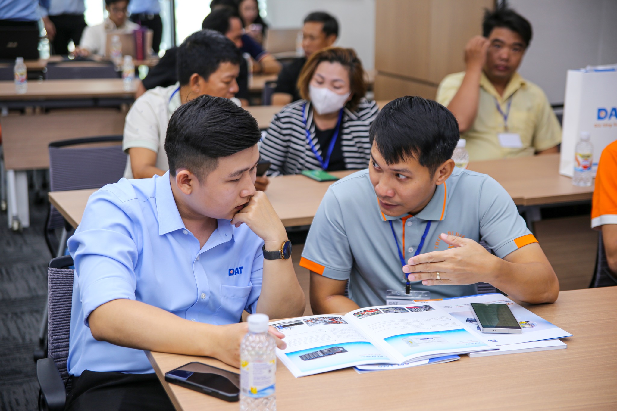 Doanh nghiệp siết tuyển, thị trường việc làm bước vào giai đoạn “khó tính” - Ảnh 1.