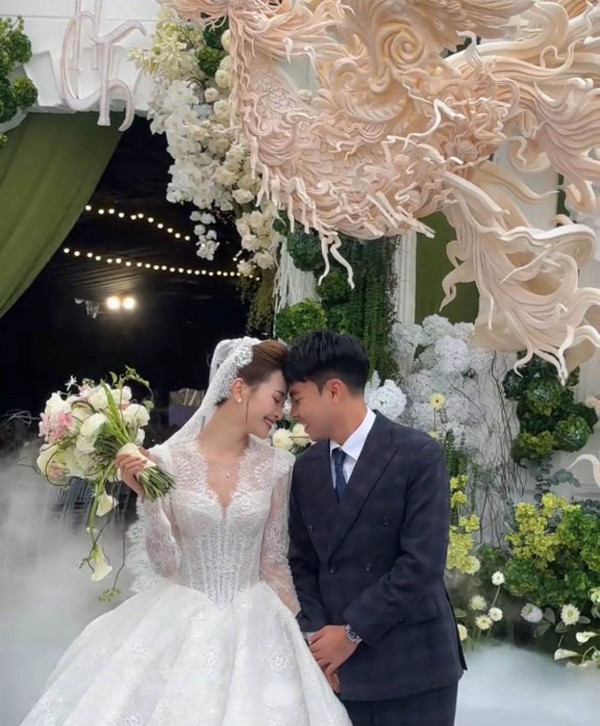 Độc lạ thiệp cưới Đức Huy - MC Mù Tạt: Như poster trận đấu, đội nhà trai lừng lẫy Thường Châu, nhà gái toàn gương mặt quen thuộc VTV- Ảnh 2.