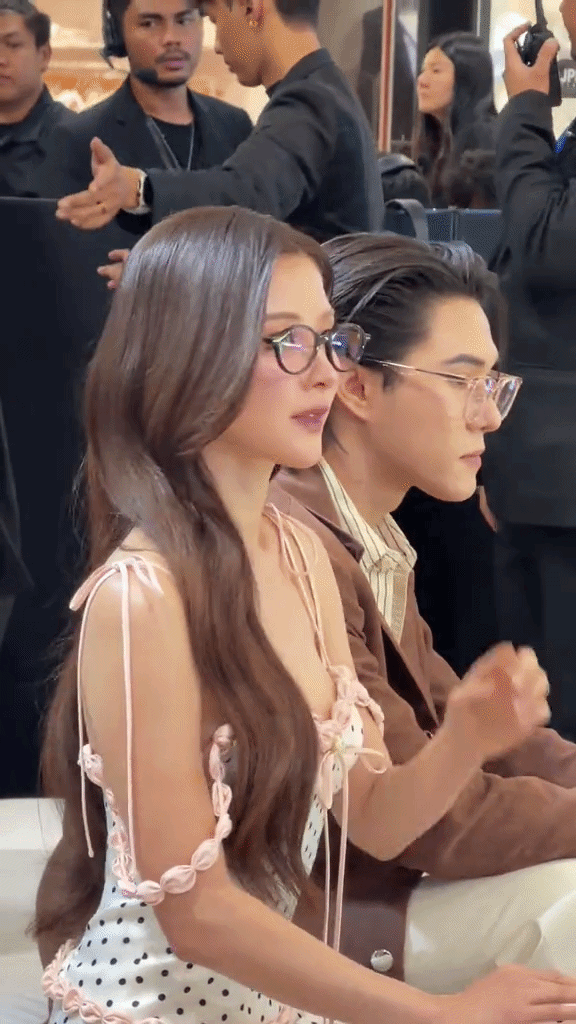 Độc thân vui vẻ, Baifern tới thời đỉnh cao nhan sắc thật sự rồi!- Ảnh 4.