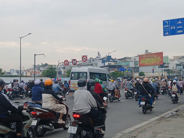 Đổi giờ cấm xe giao lộ Trường Chinh - Cộng Hòa sau phản ánh của báo ThanhNiên - Ảnh 1.