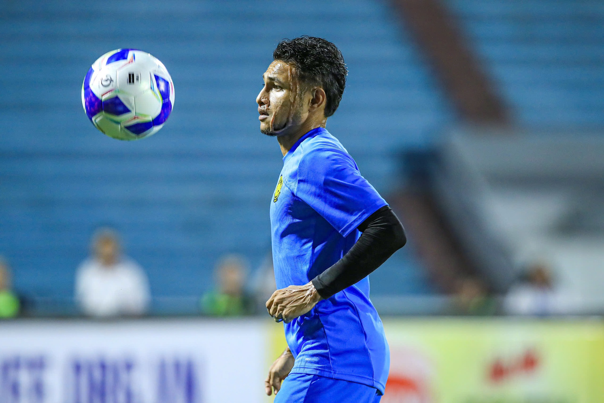 Đội tuyển Malaysia xuất hiện ‘bắt mắt’ trên sân Thiên Trường, báo chí ‘ở nhà’ nóng lòng…- Ảnh 1.