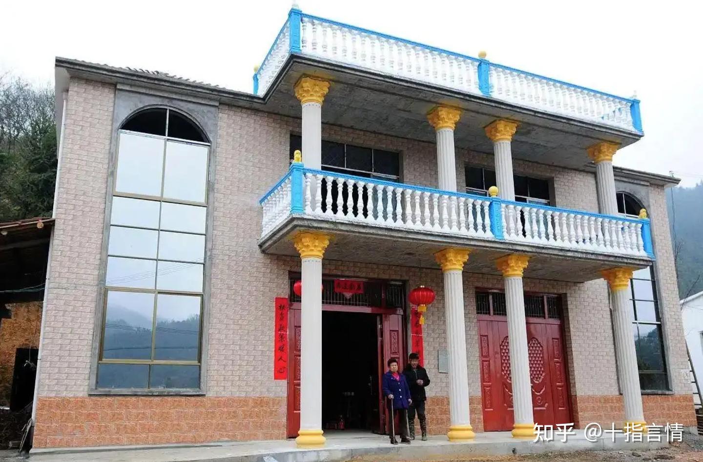 Dồn tiền xây nhà ở quê để 