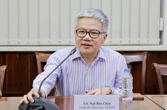 GS Ngô Bảo Châu, Giám đốc khoa học VIASAM, trong buổi làm việc với trường Đại học Khoa học Tự nhiên TP HCM, ngày 2/3. Ảnh: HCMUS