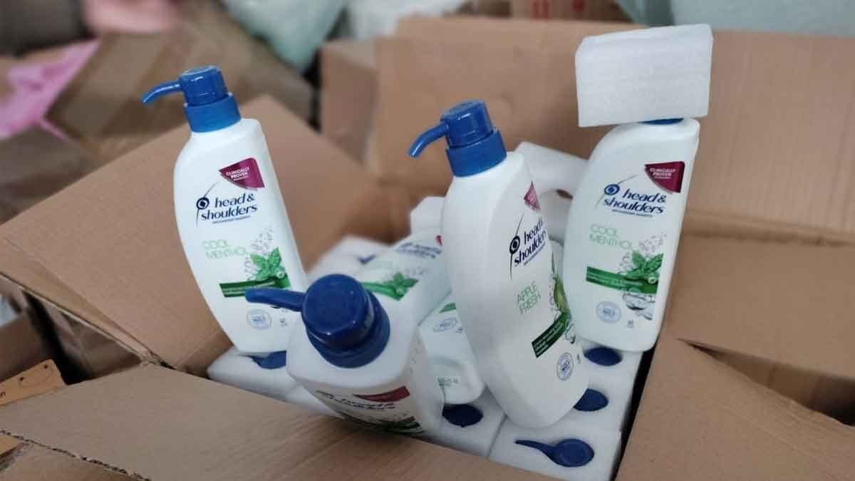 Đột kích một nhà kho, phát hiện hơn 223.000 chai dầu gội đầu, kem đánh răng giả trị giá 52 tỷ đồng- Ảnh 1.