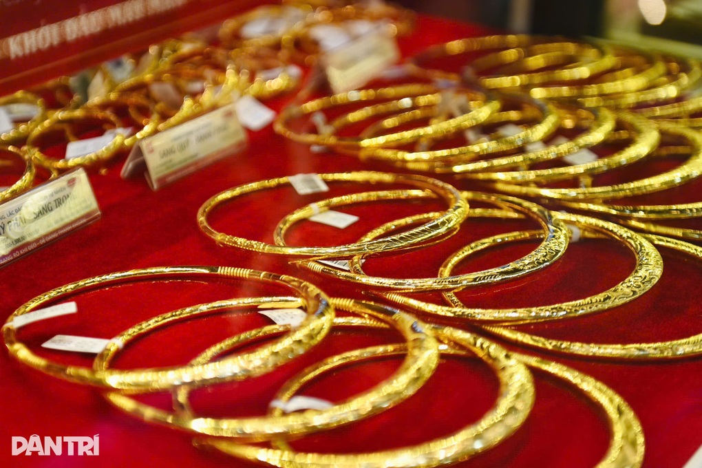 Dự báo giá vàng vượt 5.500 USD/ounce sau khi Mỹ - Israel không kích Iran - 1