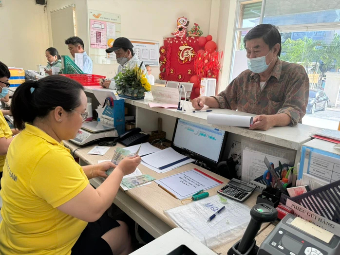 Lương hưu: Đừng chỉ “tăng cho đủ”, mà phải “tăng để sống được” - Ảnh 1.