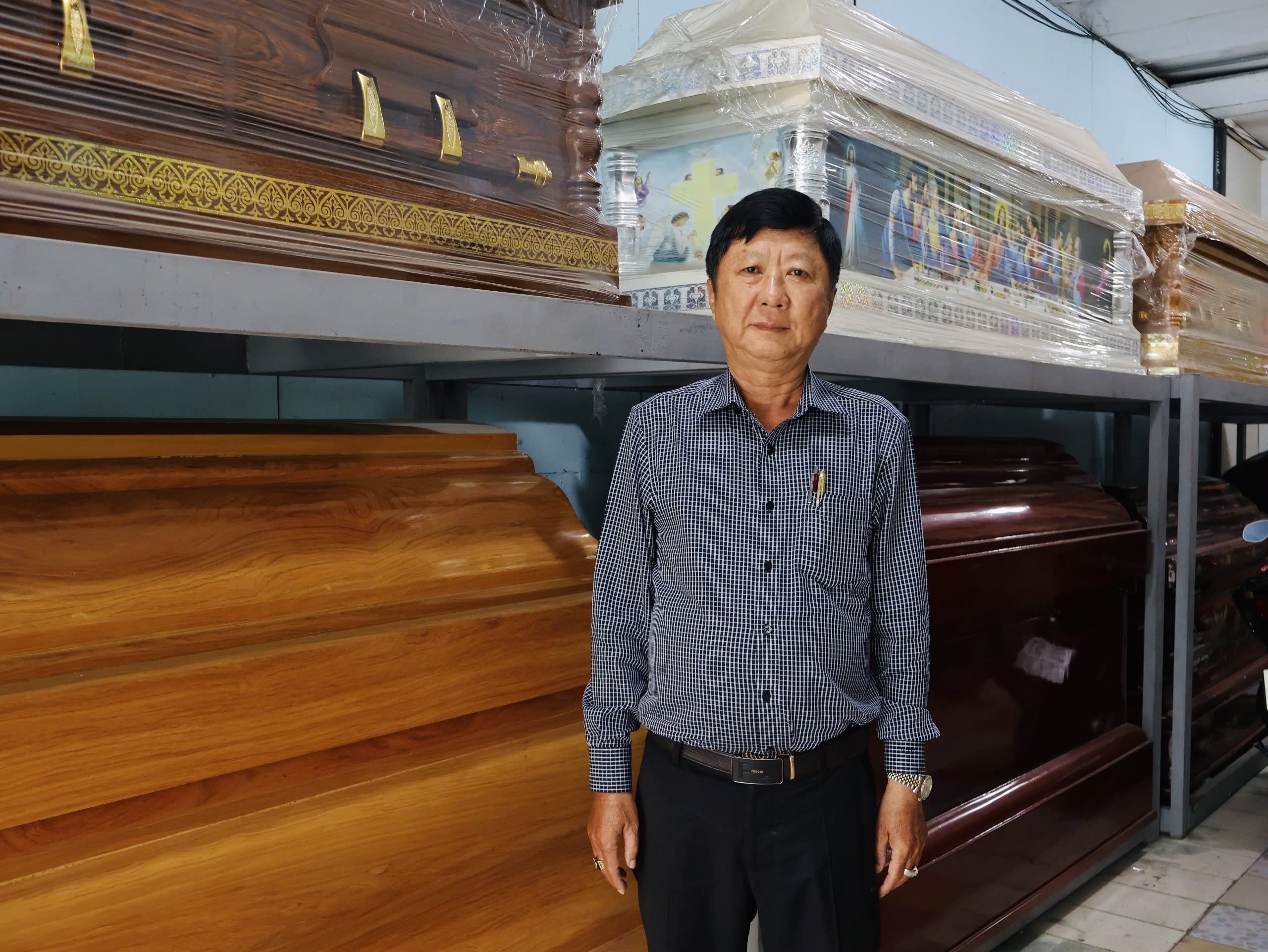 30 năm mai táng miễn phí cho người nghèo: 'Đừng để phải xin lỗi người đã khuất' - Ảnh 1.