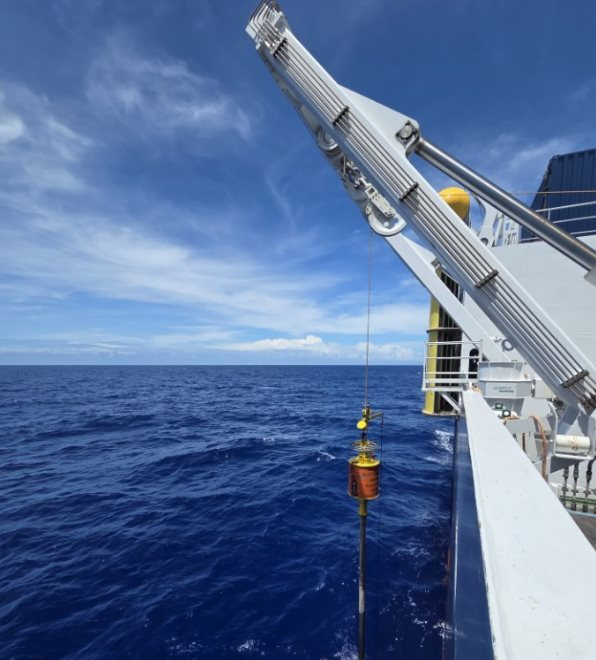 Dùng hệ thống 648 kênh cảm biến “quét” đáy đại dương, phát hiện kho báu đất hiếm nằm ở độ sâu 5.800m- Ảnh 1.