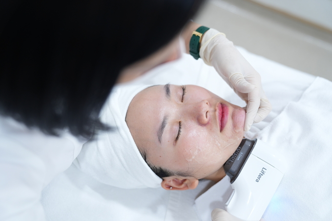 Hifu có thể cân nhắc áp dụng với người trẻ sau khi bác sĩ thăm khám kỹ lưỡng. Ảnh minh họa: Bệnh viện Đa khoa Tâm Anh