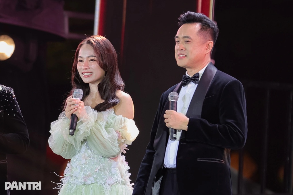 Dương Khắc Linh hé lộ chuyện tình với Sara Lưu, sắp đón thêm 2 con sinh đôi - 1