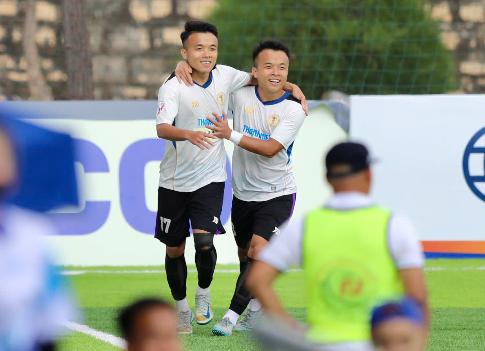 Đương kim vô địch thị uy sức mạnh bằng 'mưa' bàn thắng- Ảnh 1.