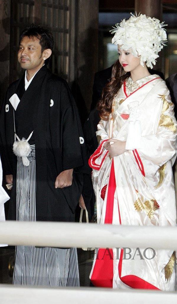 Sawajiri trong ngày cưới Tsuyoshi Takashiro. Ảnh: Haibao