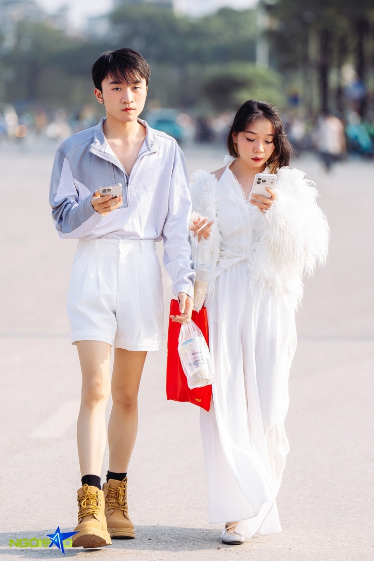 Fan nữ hóa cô dâu đi gặp các nam thần tại concert Anh trai Say hi - 1