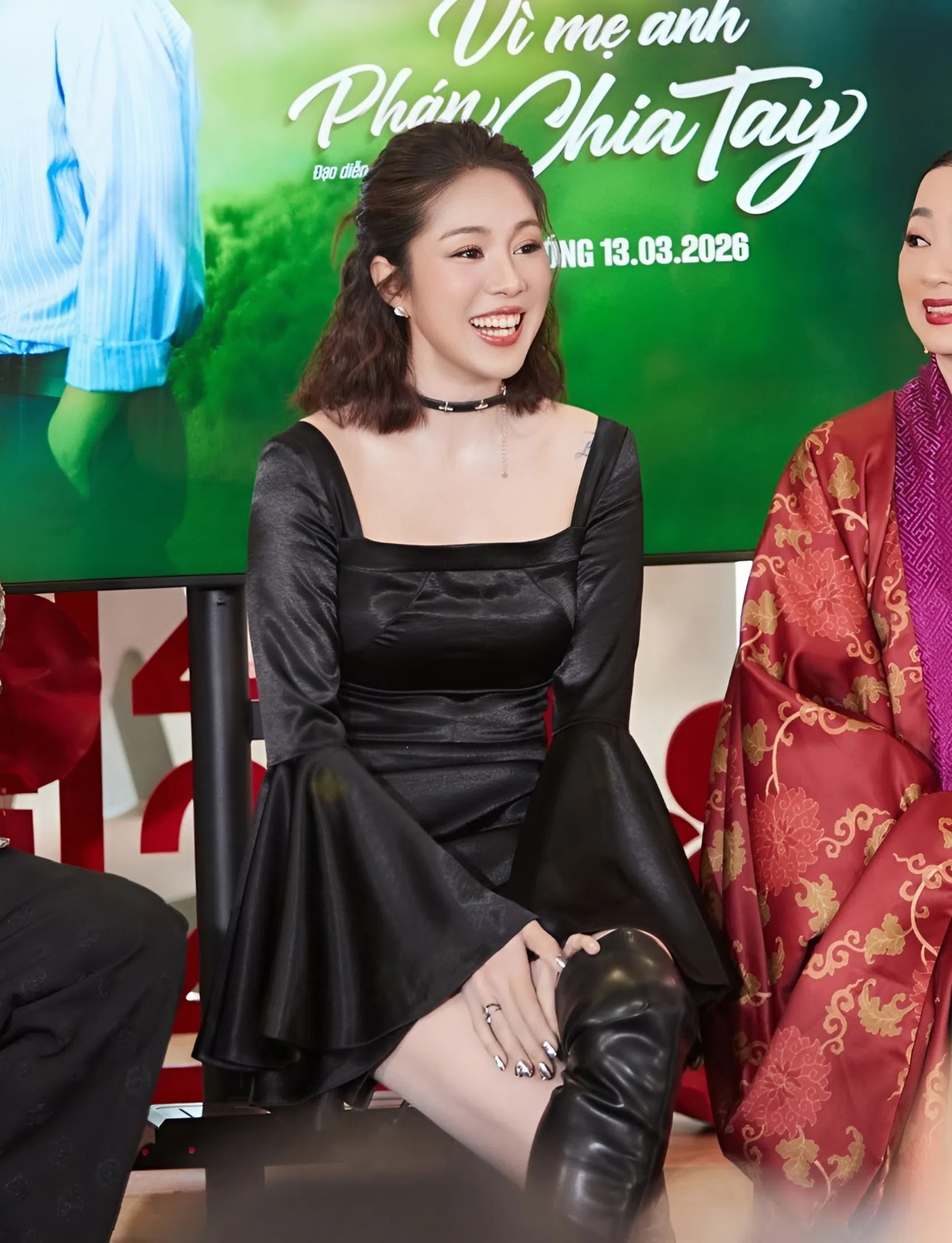 Gái quê Lê Phương tuổi 41: Lột xác táo bạo, gây sốt với cảnh nóng - 7 Gái quê Lê Phương tuổi 41: Lột xác táo bạo, gây sốt với cảnh nóng - 7